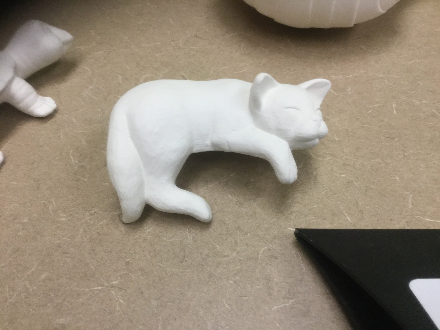 Cat mantle sitter