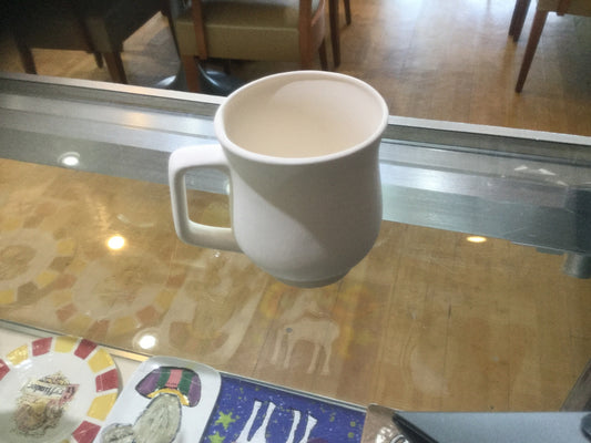 Curved mug square handle