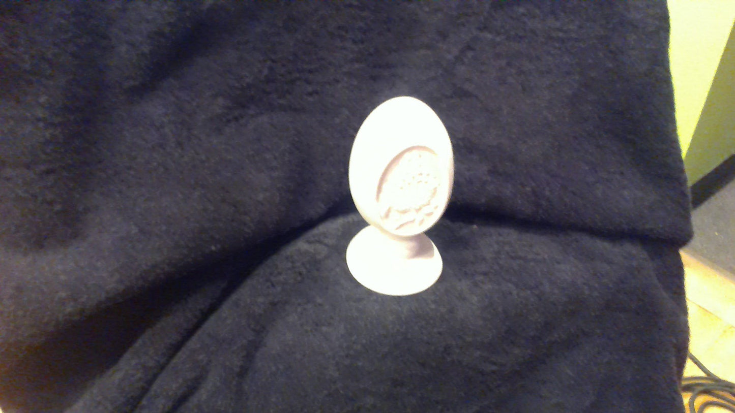 Egg Pedestal