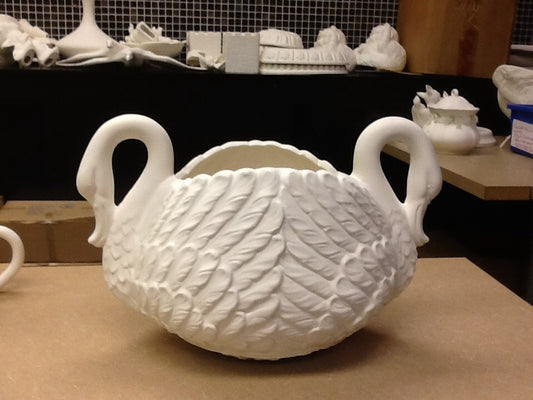 Double swan planter