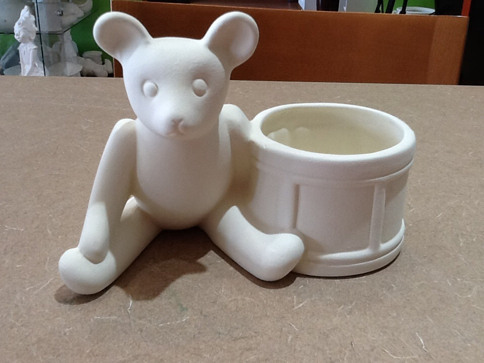 Bear drum candle holder